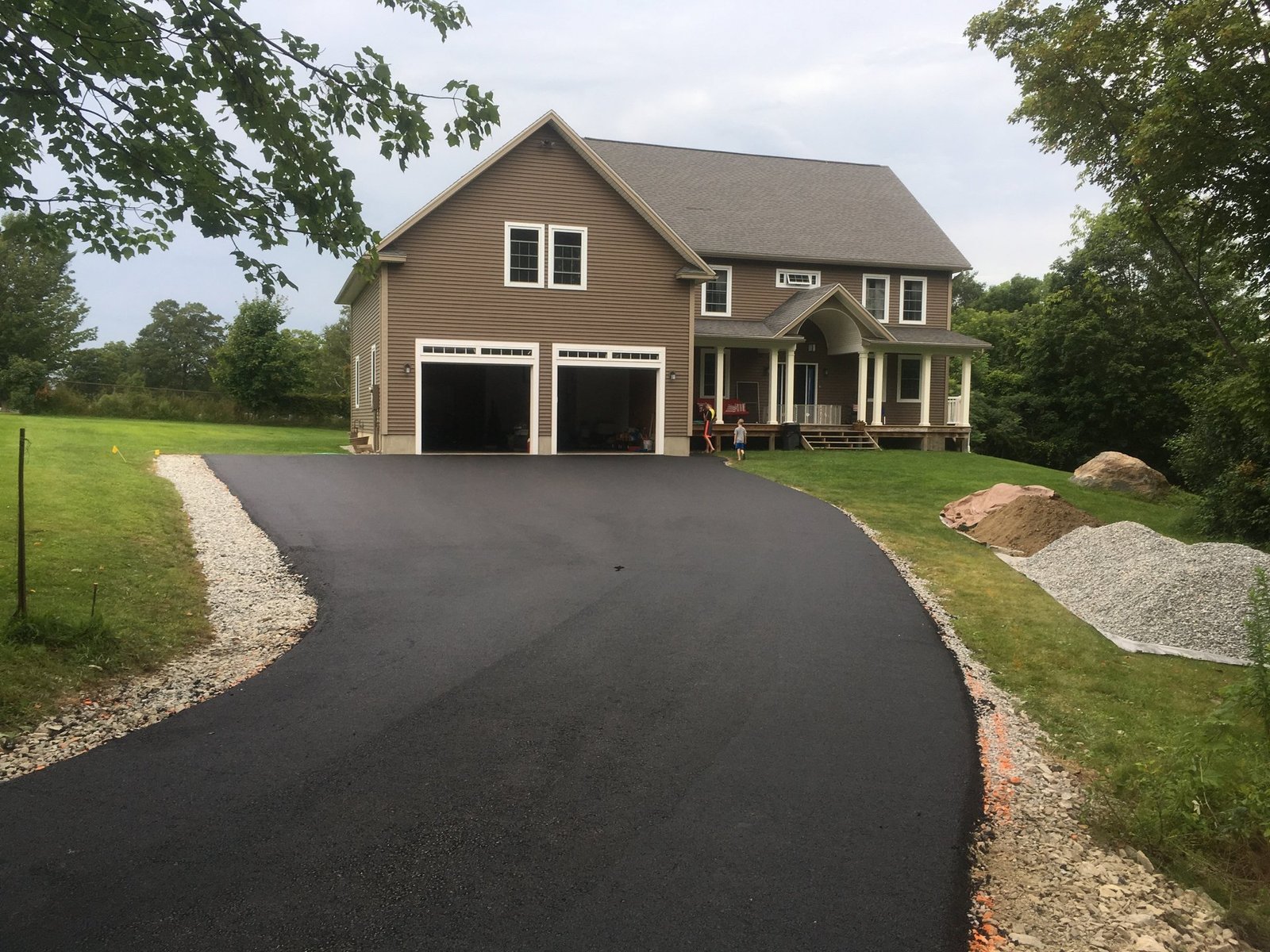 Amazing Ideas To Improve Your Home With The Help Of Driveways