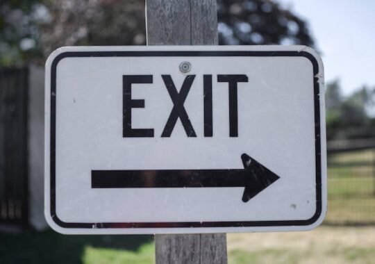How to Choose the Right Sign Maker for Your Business Needs?