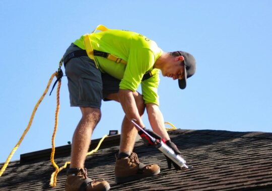 How Local Experts Improve Roof Performance Through Advanced Techniques